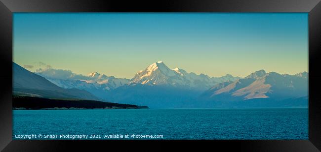 A view of Mount Cook at sunset from the shore at Lake Pukaki Framed Print by SnapT Photography