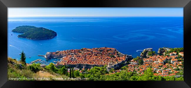Panorama of the old city of Dubrovnik and Adriatic Sea Framed Print by Chun Ju Wu
