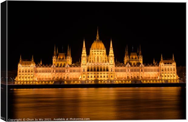 Night view of Hungarian Parliament Building on the banks of the Danube, Budapest, Hungary Canvas Print by Chun Ju Wu