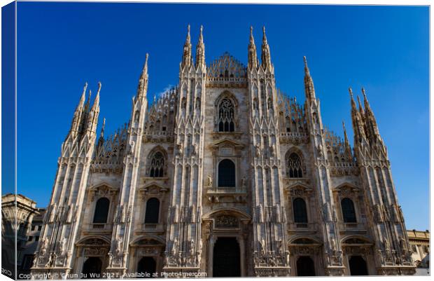 Milan Cathedral (Duomo di Milano), the cathedral church of Milan, Italy. It's the fourth largest church in the world. Canvas Print by Chun Ju Wu