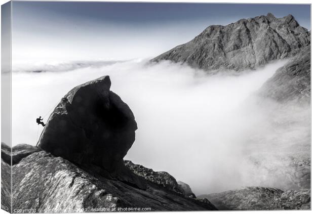 The Cioch, Skye Cuillin, Scotland Canvas Print by geoff shoults