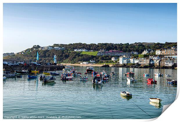 St. Ives, Cornwall uk,boat in the harbour Print by kathy white