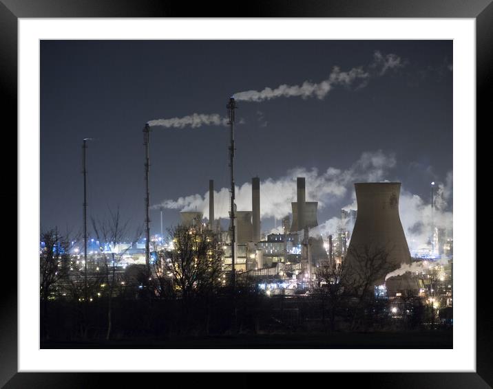 Grangemouth at night. Framed Mounted Print by Tommy Dickson