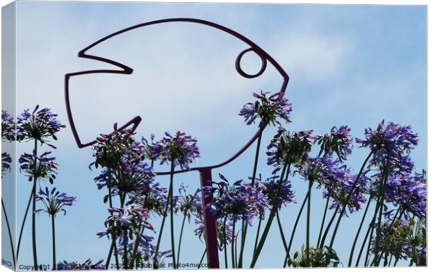 Fish sculpture with agapanthus flowers Canvas Print by Peter Wiseman