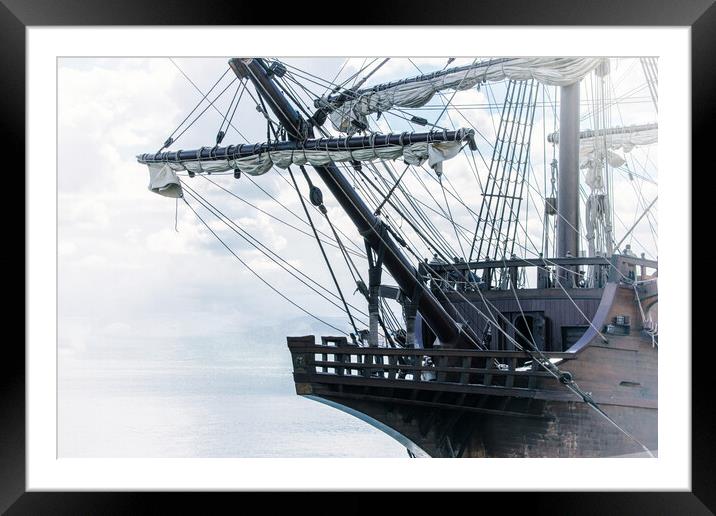 prow of 16th century spanish galleon Framed Mounted Print by David Galindo