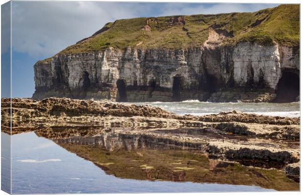 Flamborough Head to North Landing Canvas Print by Kevin Snelling