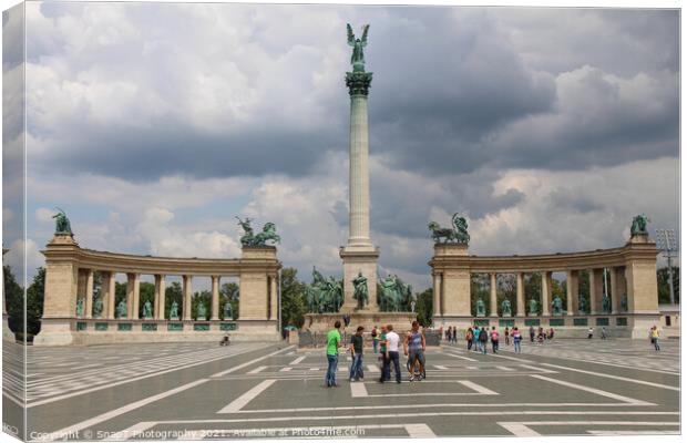 Heroes Square and Millennium Monument on a cloudy summers day in Budapest Canvas Print by SnapT Photography