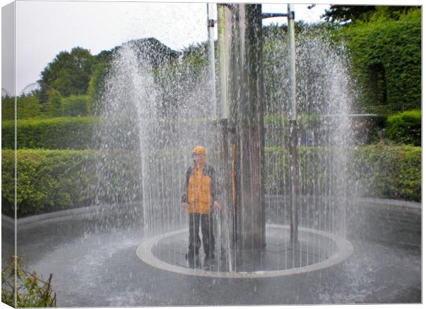 Fountain fun Canvas Print by Roy Hinchliffe