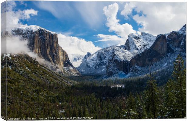 Valley View, Yosemite Canvas Print by Phil Emmerson