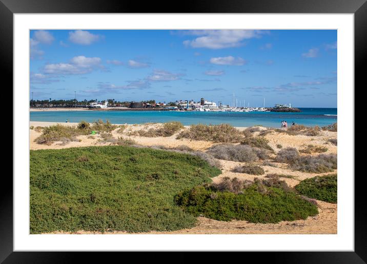 people on holiday in caleta de fuste, Fuerteventura, Framed Mounted Print by chris smith