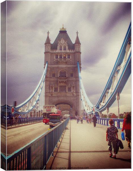 London, traffic on Tower bridge  Canvas Print by Luisa Vallon Fumi