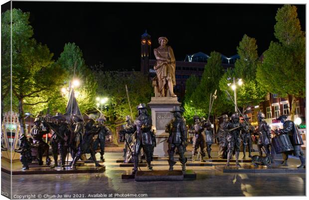 Night view of the sculptures of the Night Watch at the Rembrandtplein in Amsterdam, Netherlands Canvas Print by Chun Ju Wu