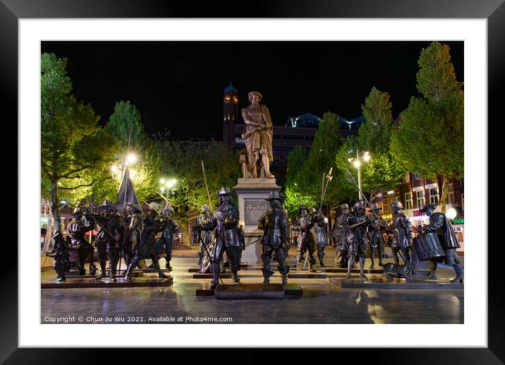 Night view of the sculptures of the Night Watch at the Rembrandtplein in Amsterdam, Netherlands Framed Mounted Print by Chun Ju Wu