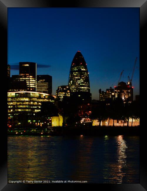 30 St Mary Axe, informally known as The Gherkin, i Framed Print by Terry Senior
