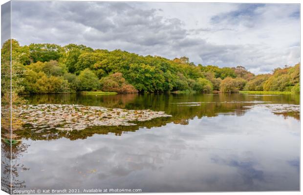Eyeworth Pond during Autumn Canvas Print by KB Photo