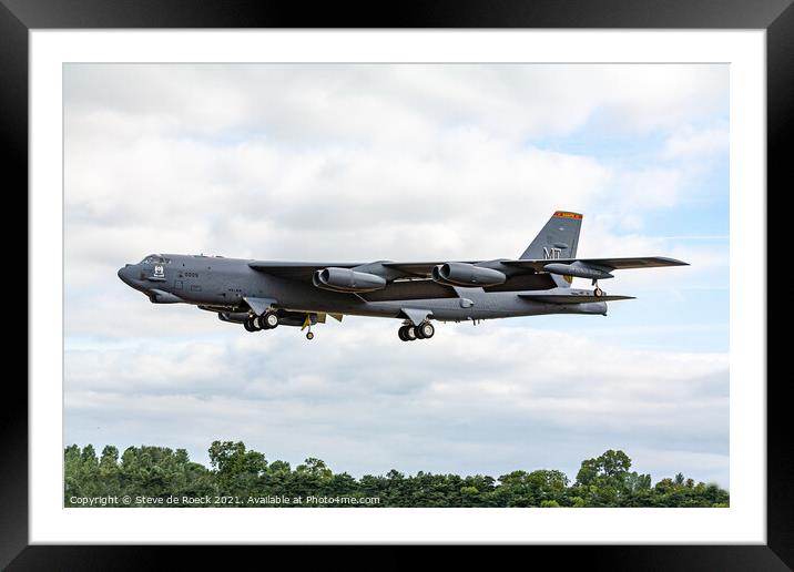 Boeing B52 On Finals To Land. Framed Mounted Print by Steve de Roeck