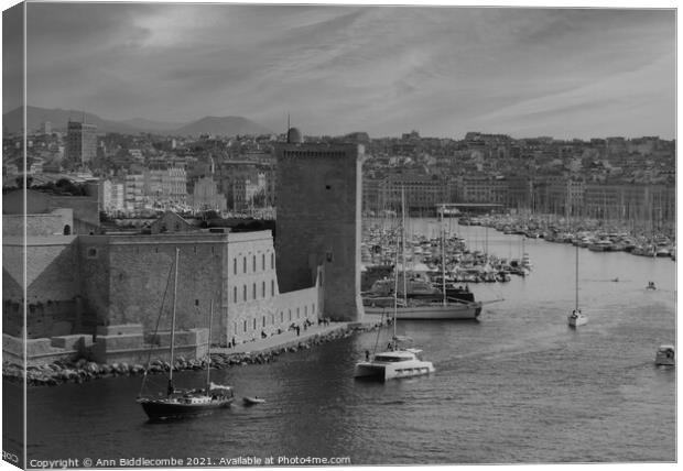 Red sky in Marseille  in monochrome - black and wh Canvas Print by Ann Biddlecombe