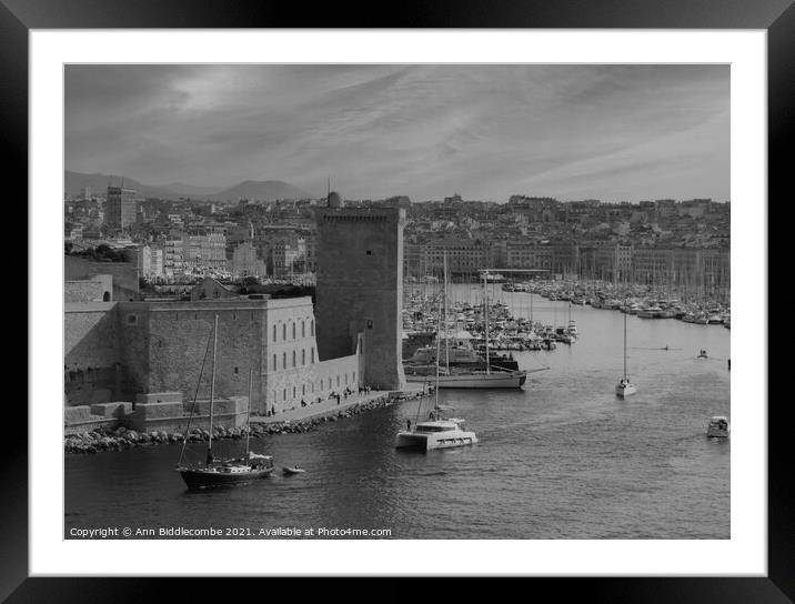 Red sky in Marseille  in monochrome - black and wh Framed Mounted Print by Ann Biddlecombe