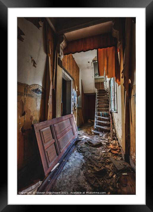 An old deserted corridor in a small house Framed Mounted Print by Steven Dijkshoorn