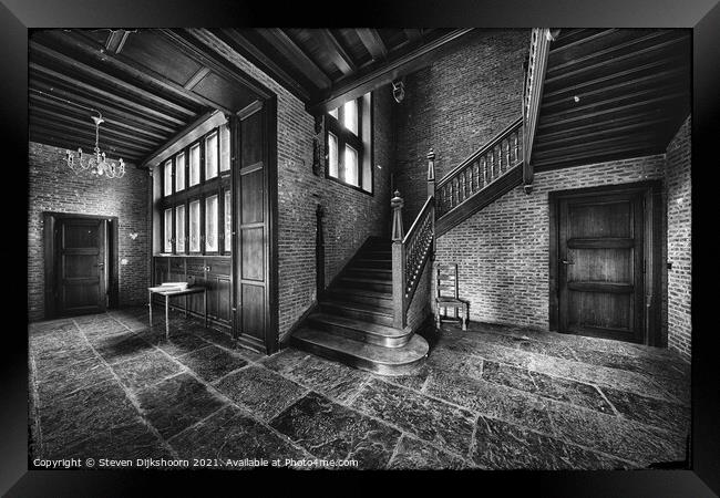 A beautifull staircase in black and white Framed Print by Steven Dijkshoorn