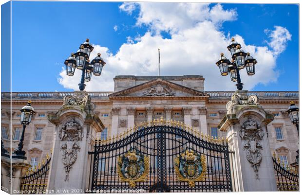 Buckingham Palace, the residence and administrative headquarters of the monarch of the United Kingdom in London Canvas Print by Chun Ju Wu