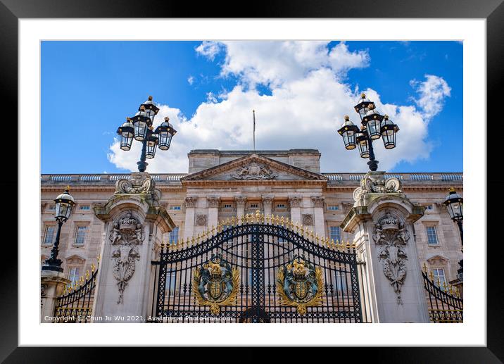Buckingham Palace, the residence and administrative headquarters of the monarch of the United Kingdom in London Framed Mounted Print by Chun Ju Wu