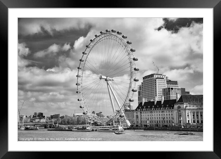 London Eye (black & white) Framed Mounted Print by Chun Ju Wu