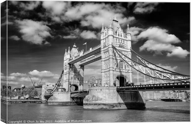 Tower Bridge crossing the River Thames in London (black & white) Canvas Print by Chun Ju Wu