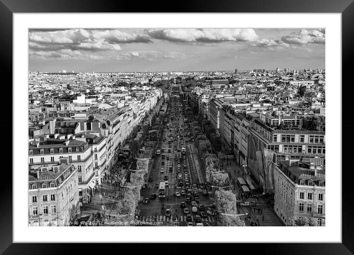 View of Avenue des Champs-Élysées in Paris, France (black & white) Framed Mounted Print by Chun Ju Wu