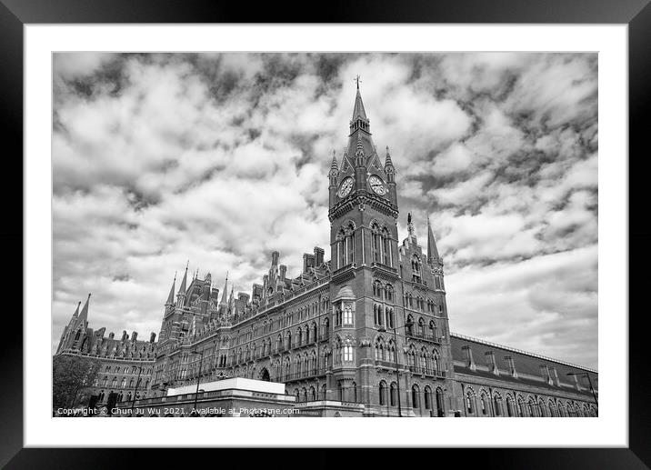 St Pancras railway station in London, United Kingdom (black & white) Framed Mounted Print by Chun Ju Wu
