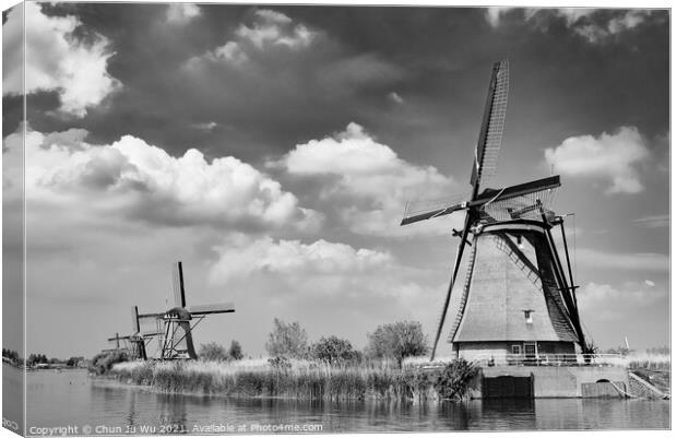 The windmills in Kinderdijk, a UNESCO World Heritage site in Rotterdam, Netherlands (black & white) Canvas Print by Chun Ju Wu