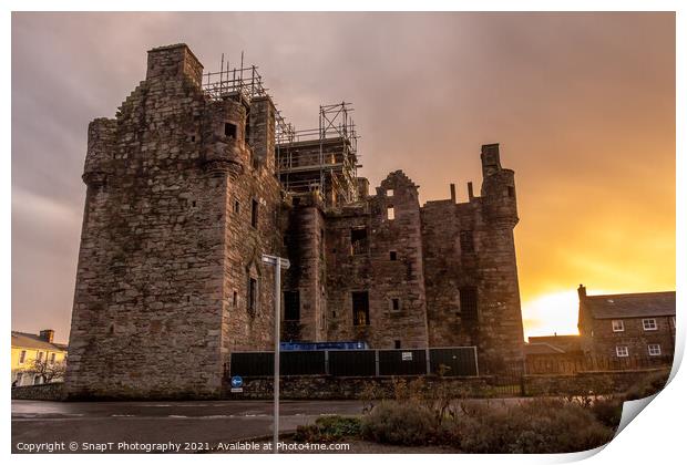MacLellan's Castle at sunset on the old High Street in Kirkcudbright, Scotland Print by SnapT Photography