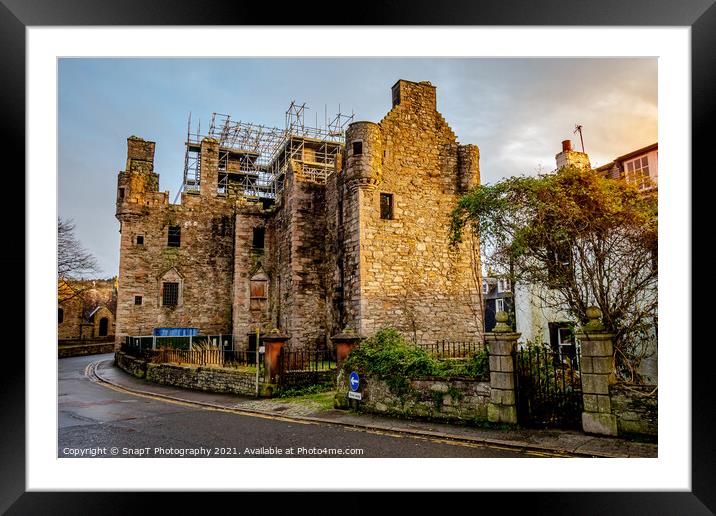 MacLellan's Castle on the old High Street in Kirkcudbright at sunset Framed Mounted Print by SnapT Photography