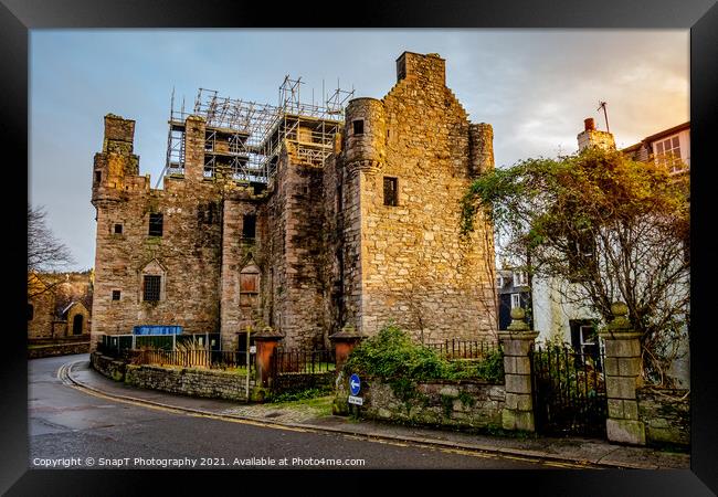 MacLellan's Castle on the old High Street in Kirkcudbright at sunset Framed Print by SnapT Photography