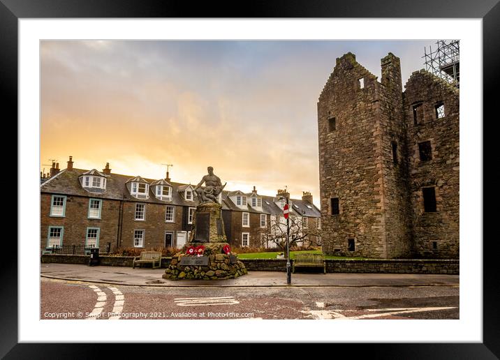 MacLellan's Castle and Kirkcudbright War Memorial on Castle Street Framed Mounted Print by SnapT Photography