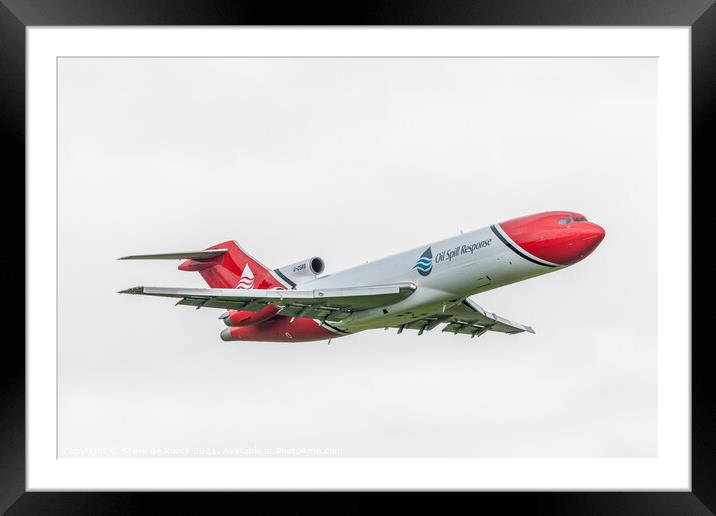 Boeing B727 On A Low Fly Past Framed Mounted Print by Steve de Roeck