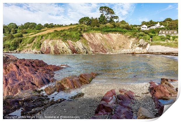 Talland Bay in the sunshine with the coloured red rocks Print by Jim Peters