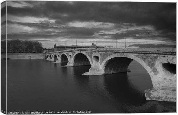 Pont-Neuf bridge over the Garonne river in black and white Canvas Print by Ann Biddlecombe