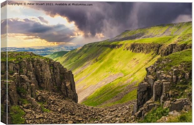 High Cup Nick on the Pennine way Canvas Print by Peter Stuart