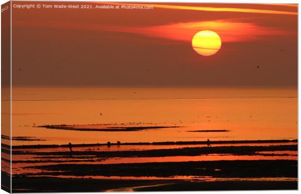 Fleetwood Sunset Canvas Print by Tom Wade-West