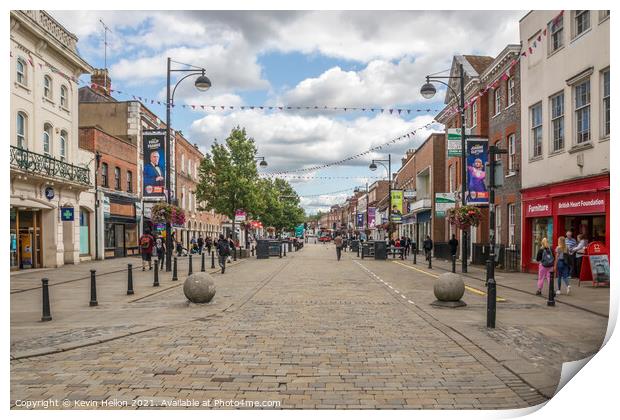 View down the High Street, High Wycombe Print by Kevin Hellon