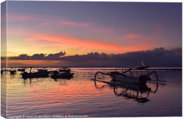 Sunset at Mushroom Beach with boats on the sea, Lembongan, Bali, Indonesia Canvas Print by Chun Ju Wu
