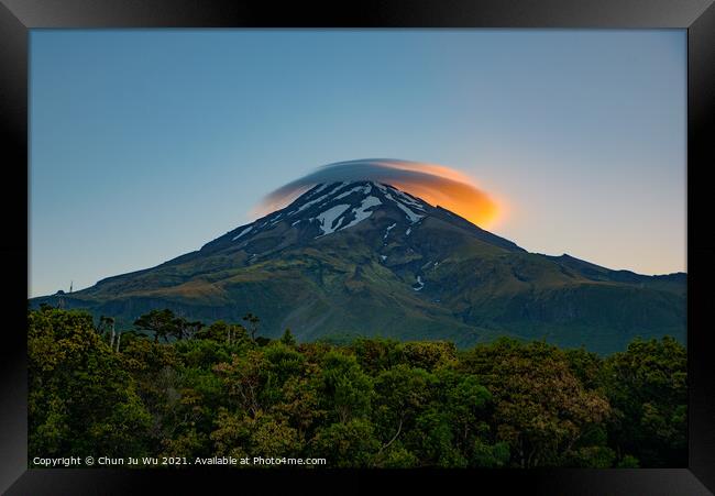 Lenticular clouds with the light of sunrise above Mount Taranaki in New Plymouth, New Zealand Framed Print by Chun Ju Wu
