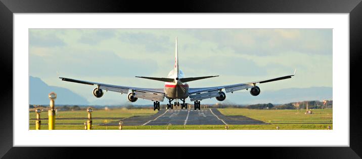 A Queen about to land Framed Mounted Print by Allan Durward Photography