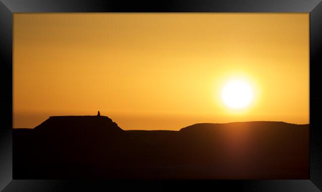 Golden sunrise in desert Framed Print by mark humpage