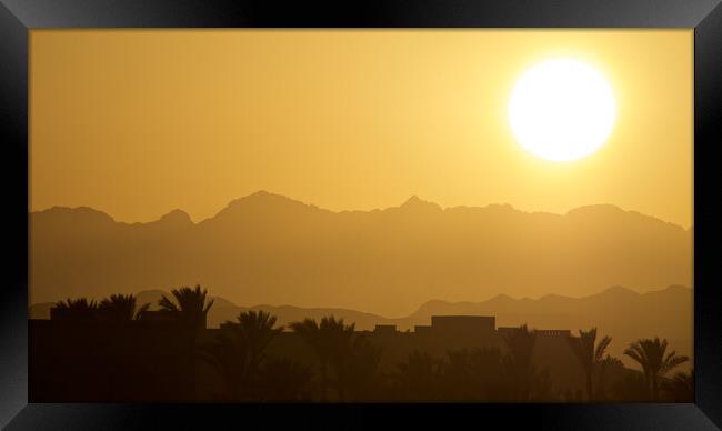 Sunset over desert mountains Framed Print by mark humpage