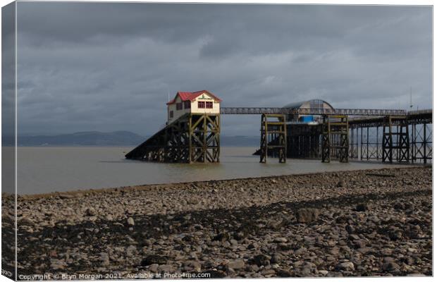 Mumbles pier at low tide Canvas Print by Bryn Morgan