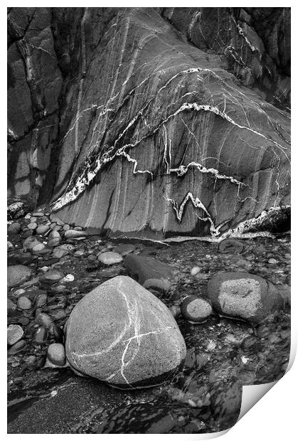 Veins in rock at Trefin beach, Pembrokeshire Print by Andrew Kearton
