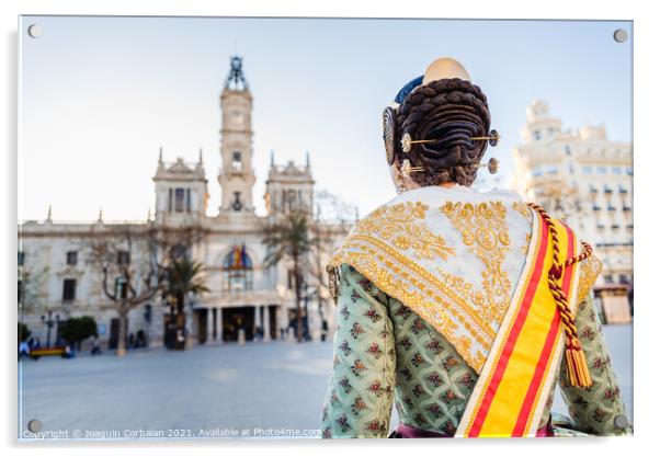 Woman dressed as a Fallera with her back turned, observes the facade of the Valencia City Hall, out of focus in the background. Acrylic by Joaquin Corbalan