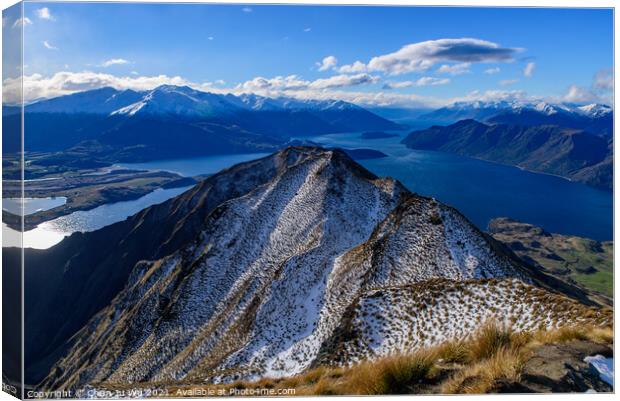 Lake Wanaka and Roys Peak in winter, South Island, New Zealand Canvas Print by Chun Ju Wu